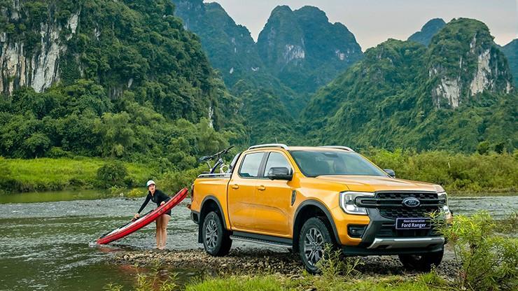 Giá xe Ford Ranger lăn bánh kèm ưu đãi tháng 5/2024, thêm bản mới Stormtrak