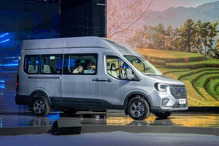 Ford Transit thế hệ mới ra mắt thị trường Việt, giá bán từ 905 triệu đồng