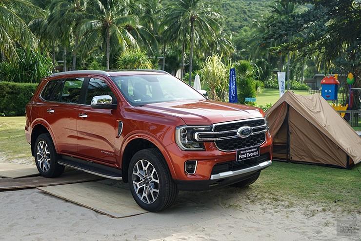 Giá xe Ford Everest niêm yết và lăn bánh tháng 3/2026