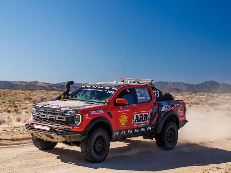 Ảnh thực tế mẫu xe Ford Ranger Raptor tham gia giải đua xe Finke Desert