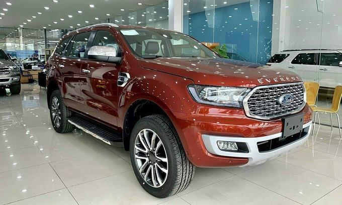 Ford Everest 2021 giảm giá gần 100 triệu đồng